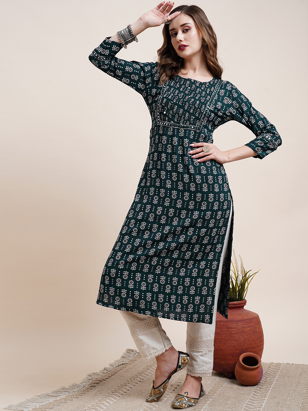 

FASHOR Green Ethnic Motifs Printed Mirror Work Detailed Straight Kurta