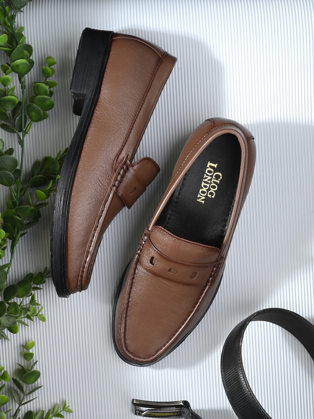 

CLOG LONDON Men Textured Leather Loafers, Brown