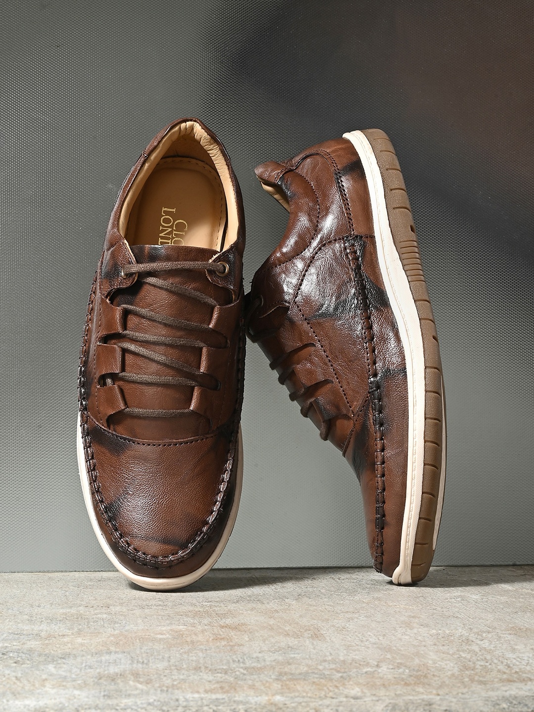 

CLOG LONDON Men Textured Leather Sneakers, Brown
