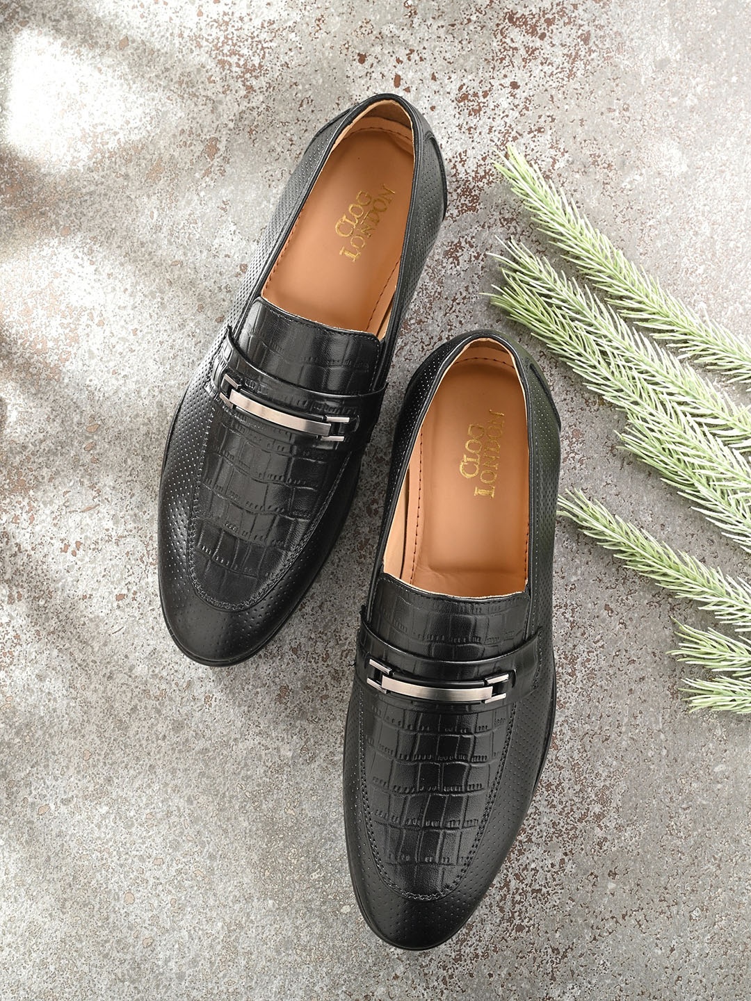 

CLOG LONDON Men Textured Leather Formal Loafers, Black