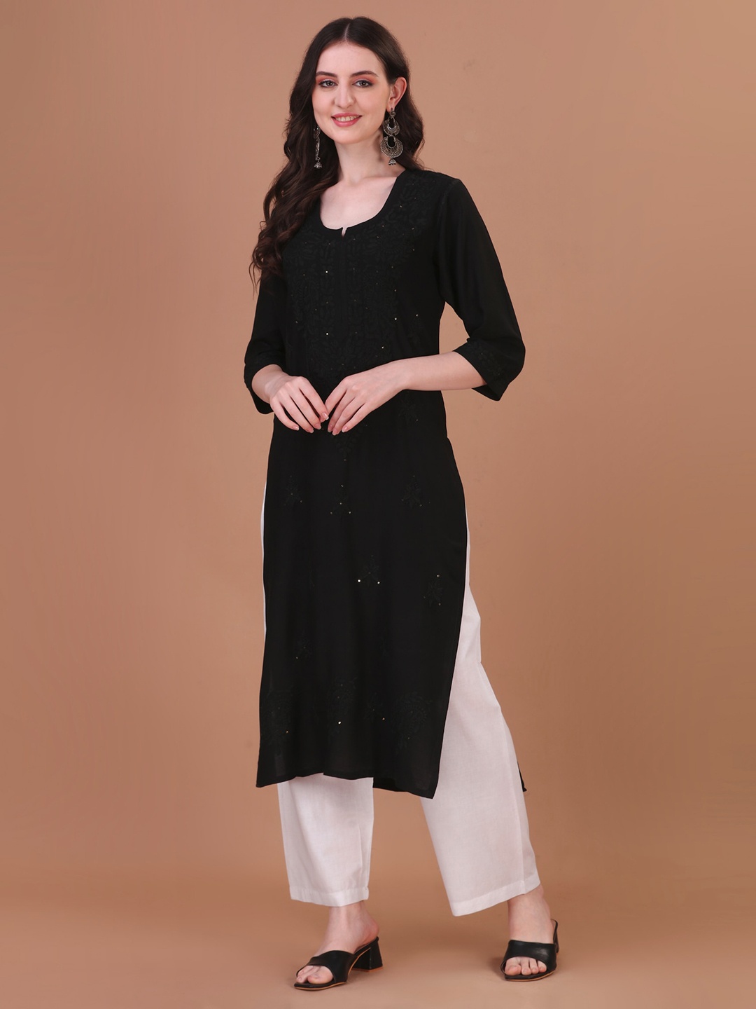 

SAZRIKA Floral Embroidered Chikankari Kurta, Black
