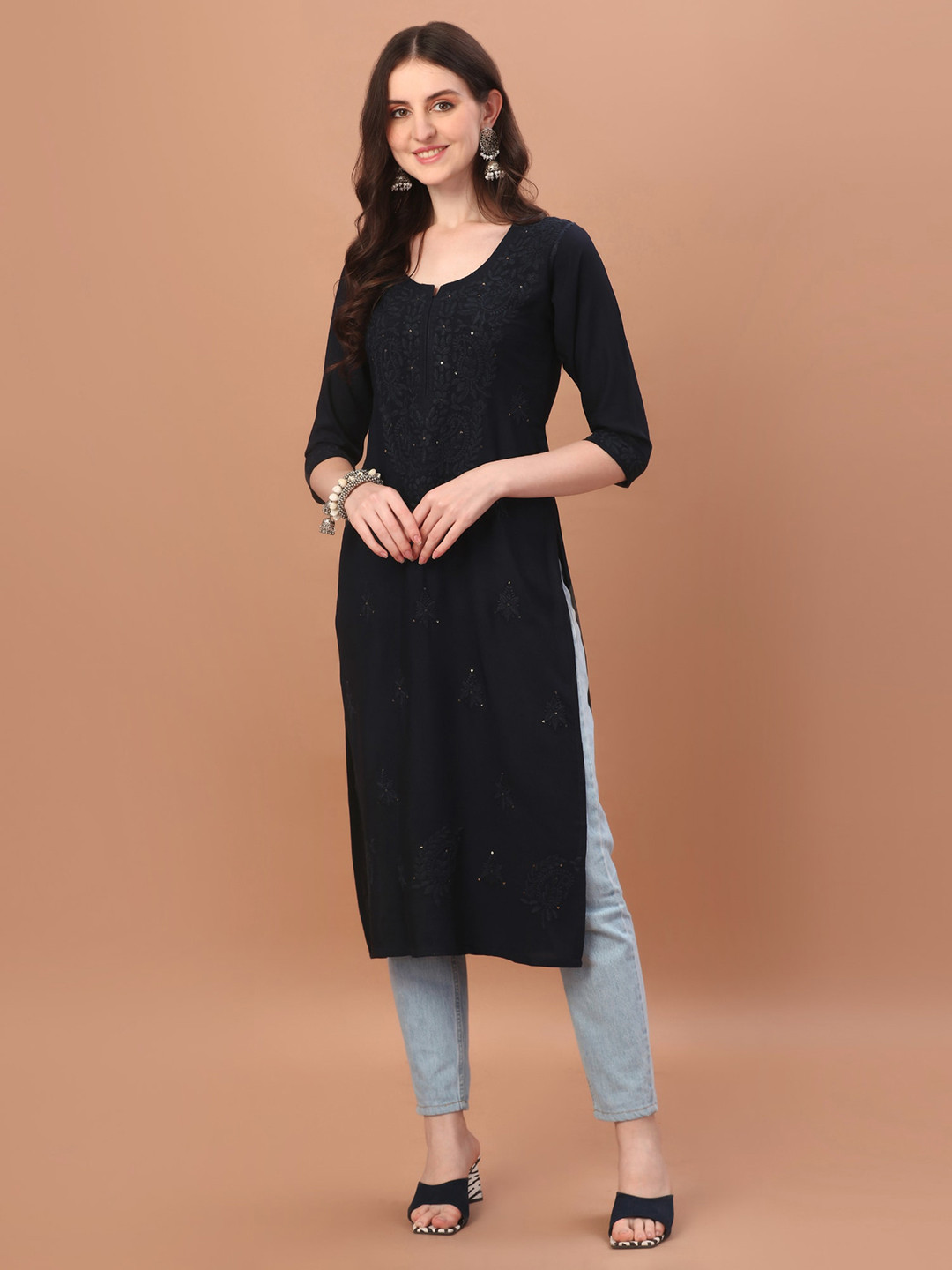

SAZRIKA Floral Embroidered Chikankari Kurta, Black