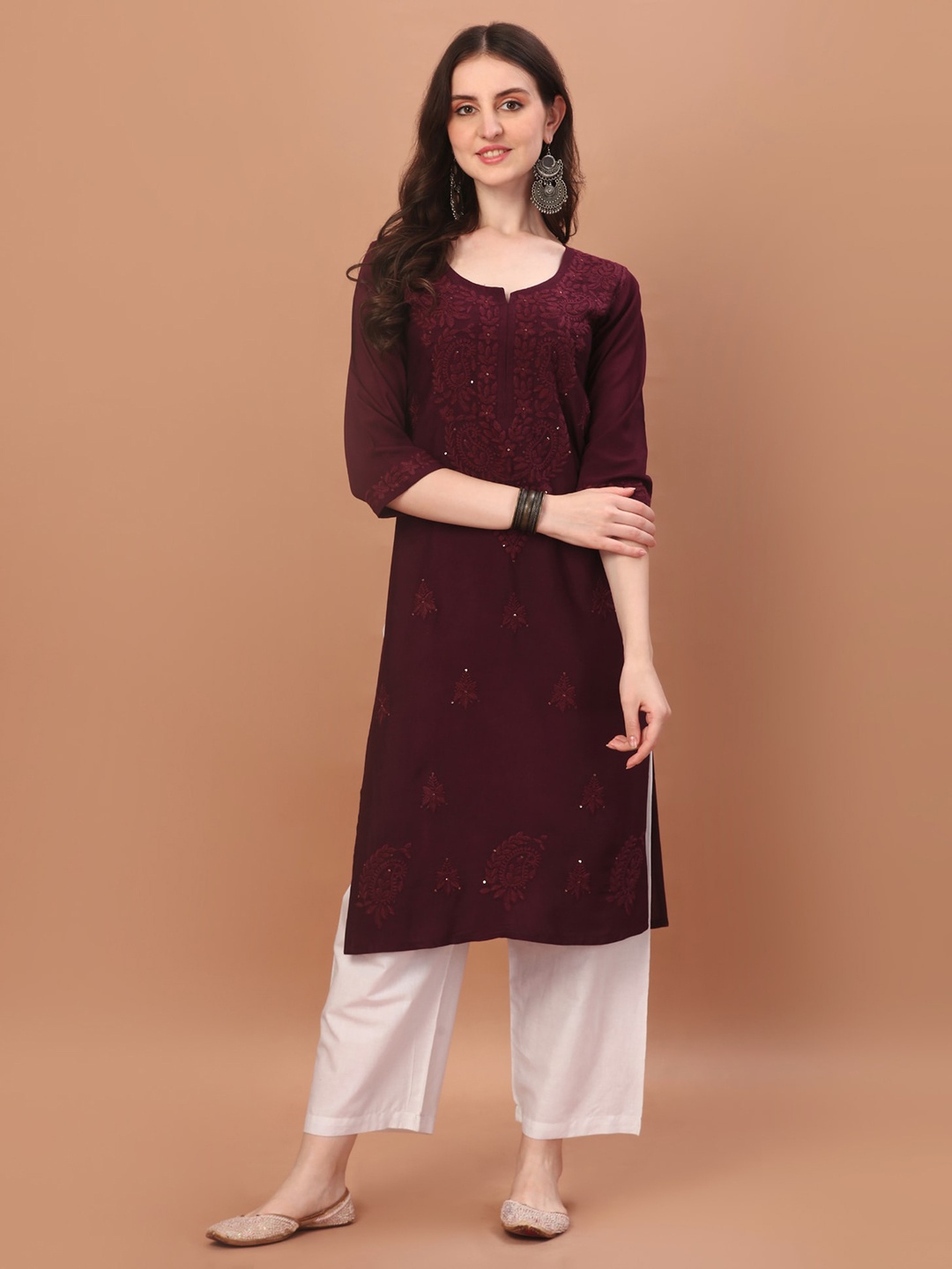 

SAZRIKA Floral Embroidered Chikankari Kurta, Maroon