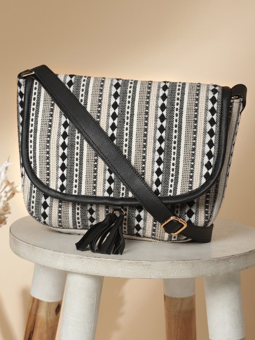 

DEEBACO Self Design Structured Sling Bag, Black