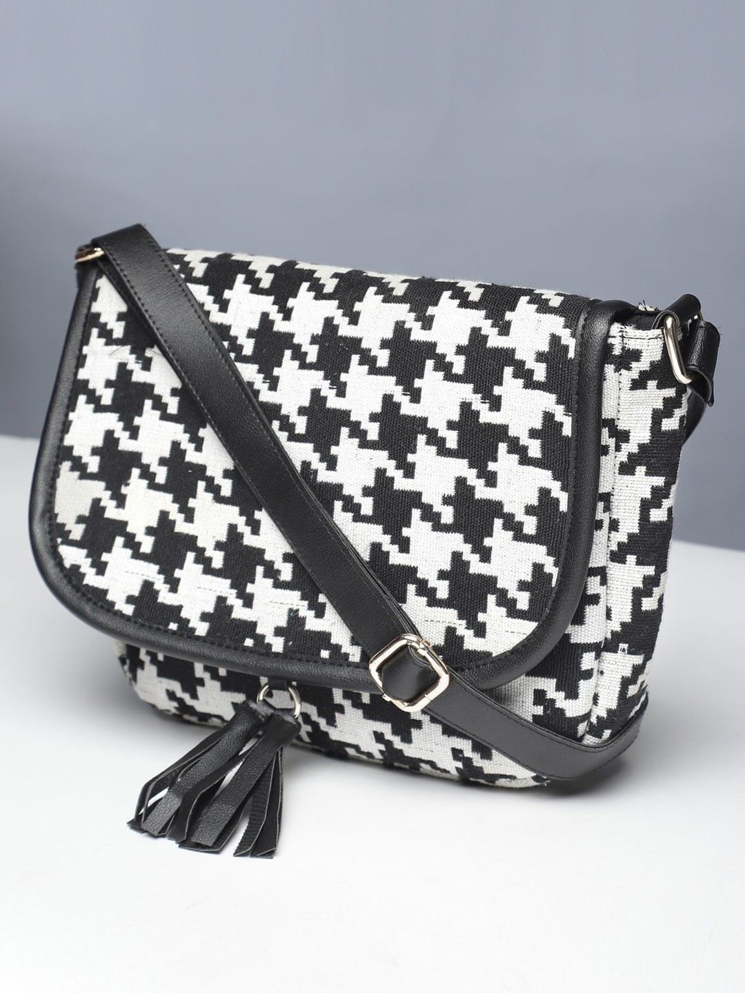 

DEEBACO Structured Sling Bag with Tasselled, Black