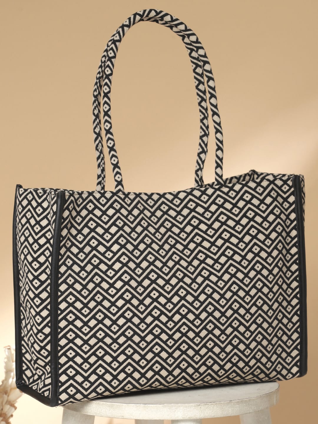 

DEEBACO Beige Printed Structured Handheld Bag with Quilted