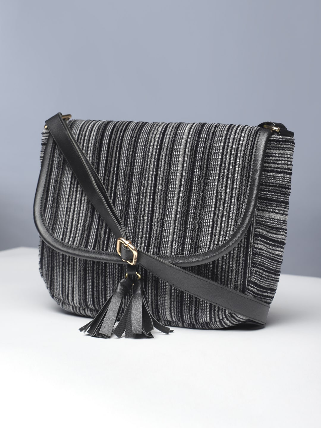 

DEEBACO Striped Sling Bag, Grey