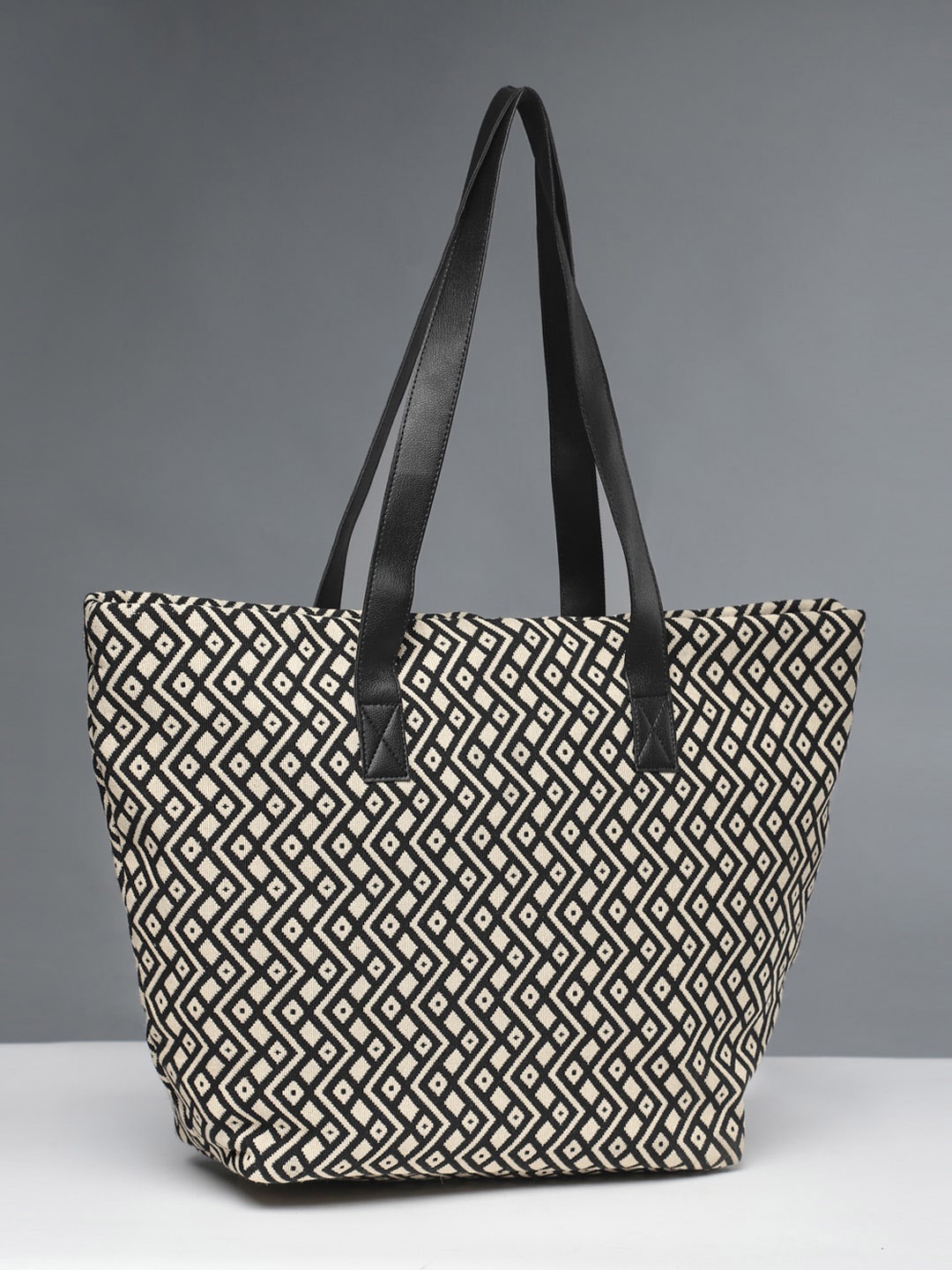 

DEEBACO Geometric Self Design Oversized Shopper Shoulder Bag, Beige