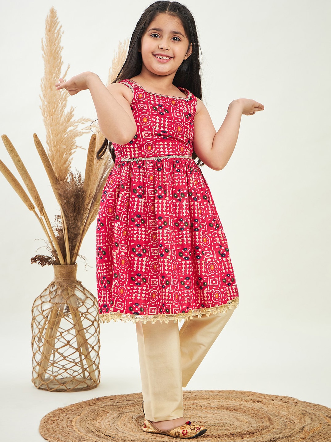 

Stylo Bug Girls Ethnic Motifs Printed Gotta Patti Kurta with Trousers, Pink