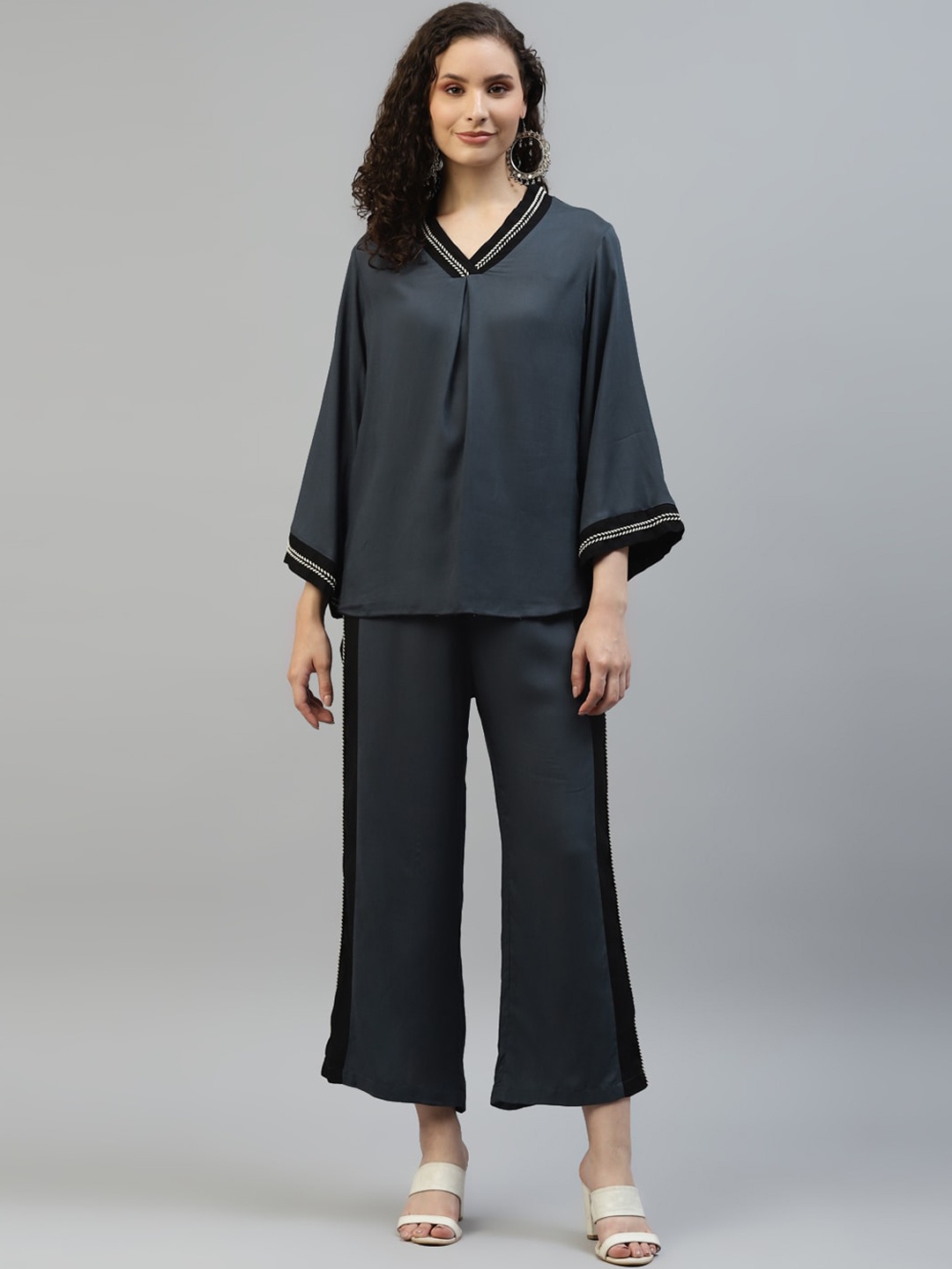 

DEEBACO V-Neck Top With Palazzos, Grey
