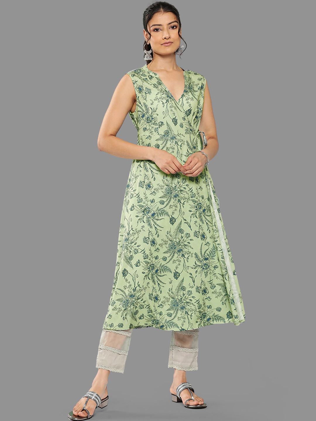

Janasya Floral Printed Sleeveless Crepe A-Line Angrakha Kurta, Green