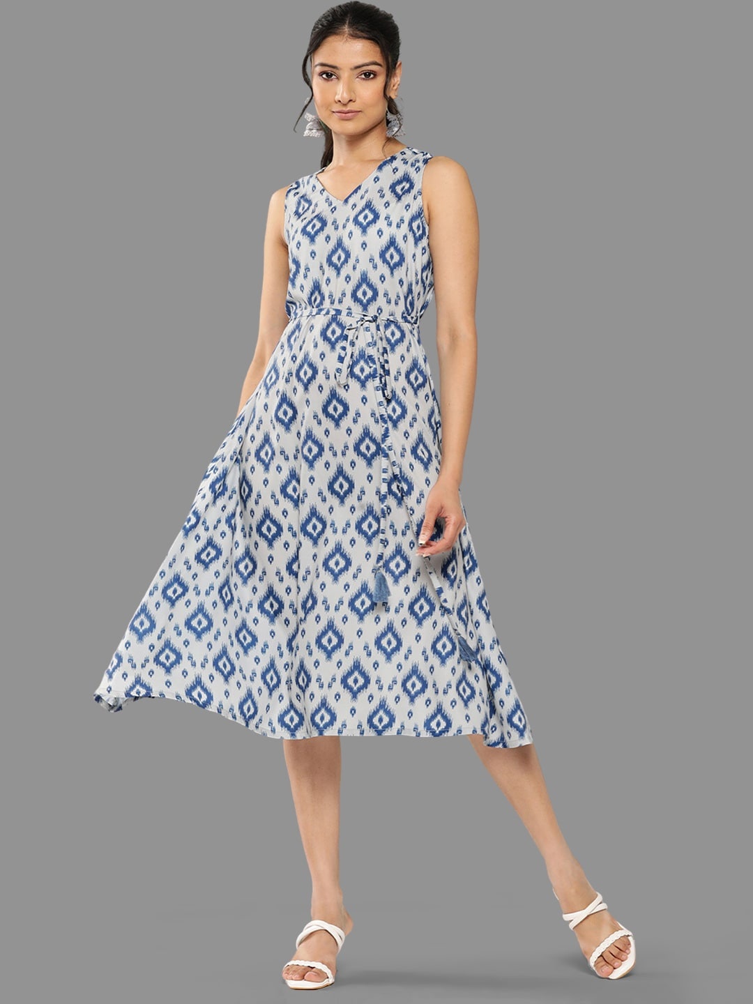 

Janasya Ikat Printed Sleeveless A Line Crepe Dress, Grey