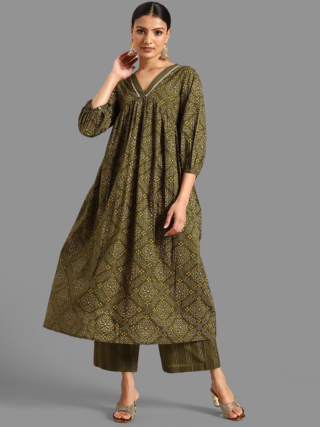 

Janasya Bandhani Printed V-Neck Gotta Patti Pure Cotton Kurta With Palazzos, Olive