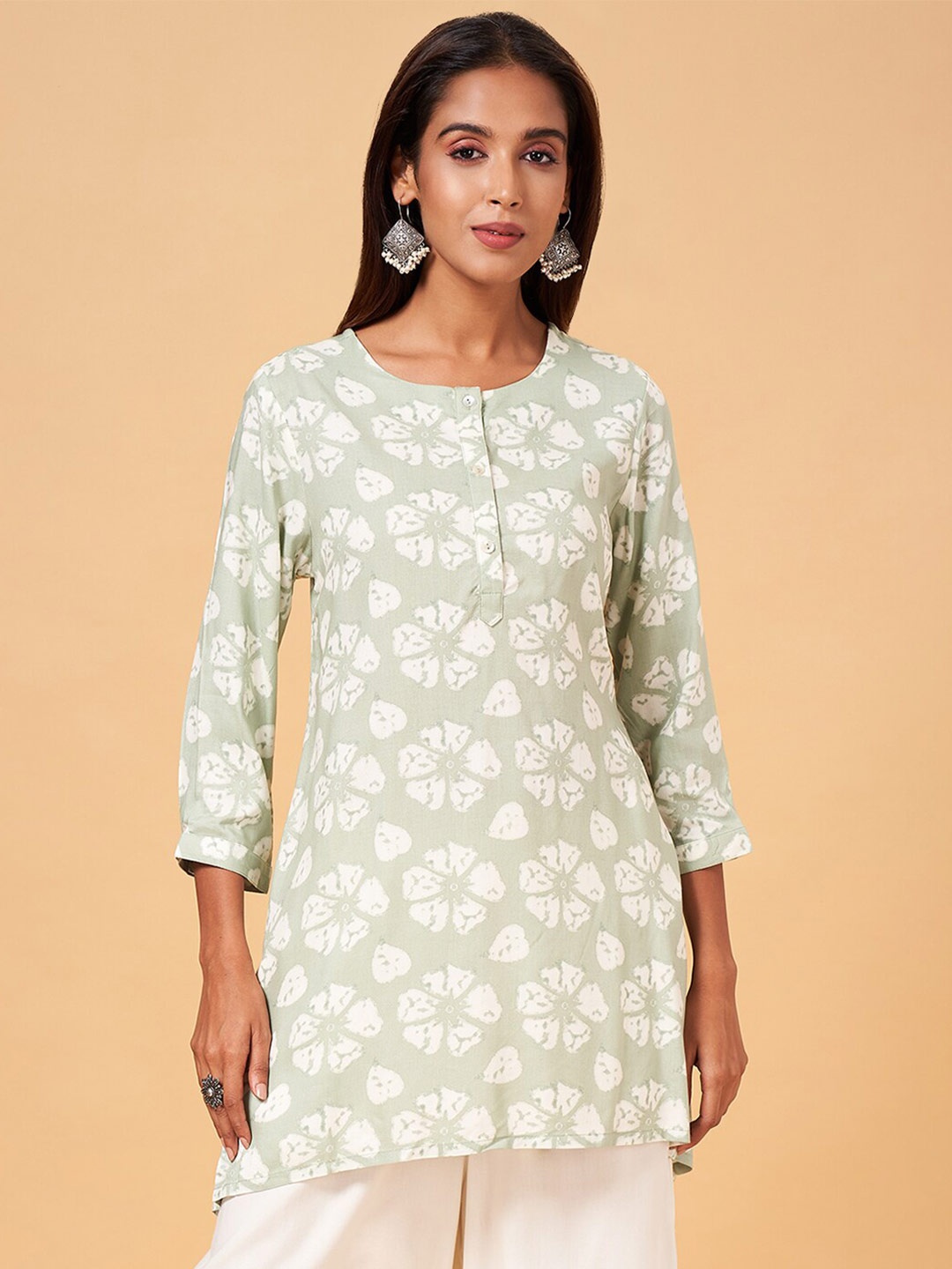 

RANGMANCH BY PANTALOONS Floral Printed Round Neck Kurti, Green