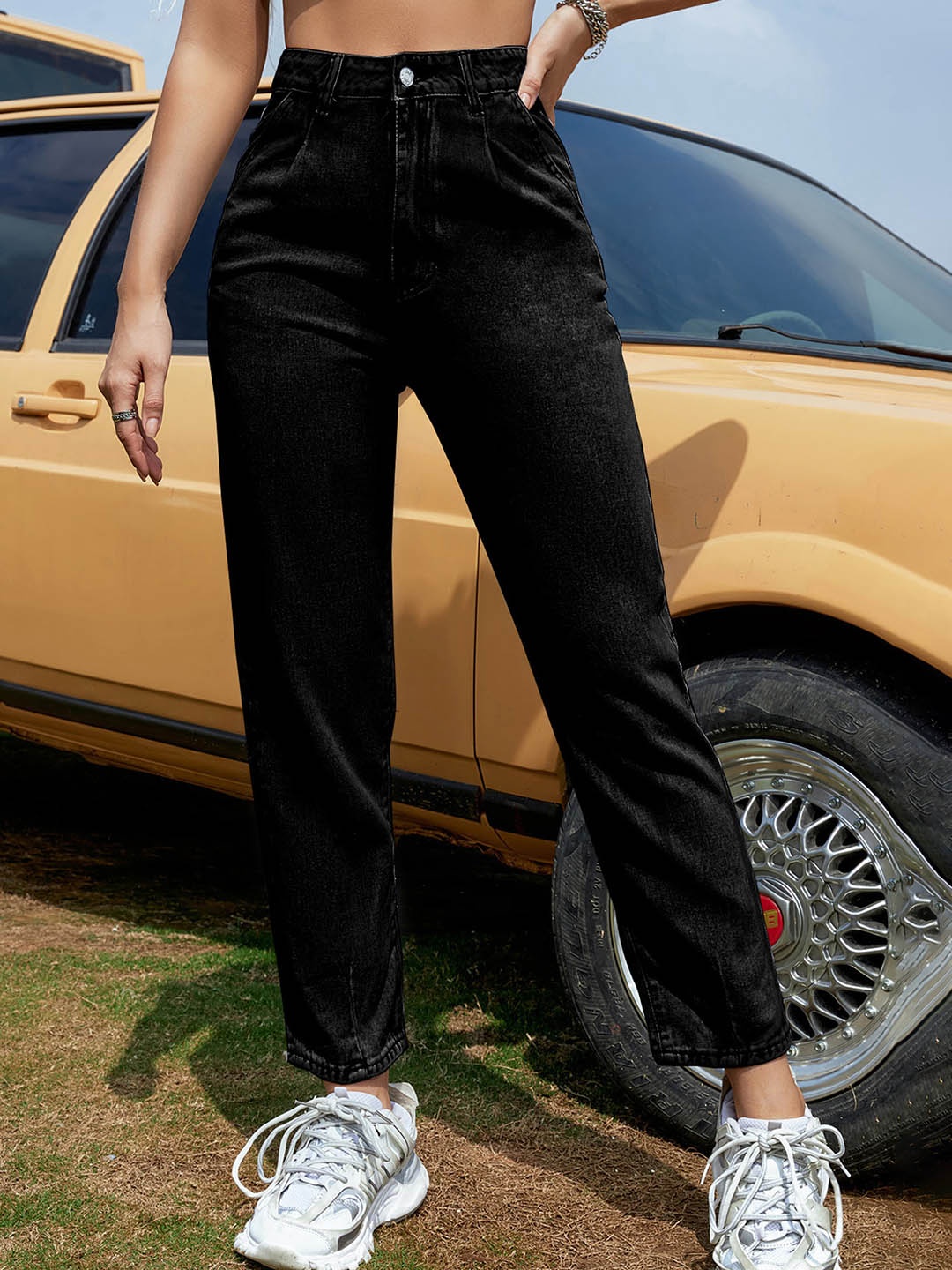 

LULU & SKY Women High-Rise Mildly Distressed Cotton Jeans, Black