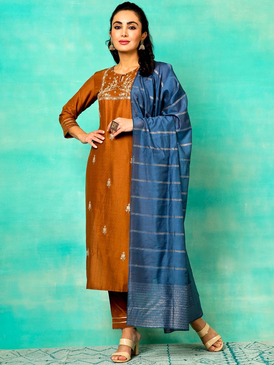 

Anouk Floral Embroidered Regular Thread Work Kurta With Trousers & Dupatta, Brown