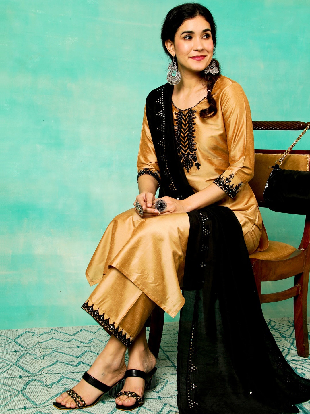 

Anouk Yoke Design Thread Work Straight Kurta With Palazzos & Dupatta, Beige