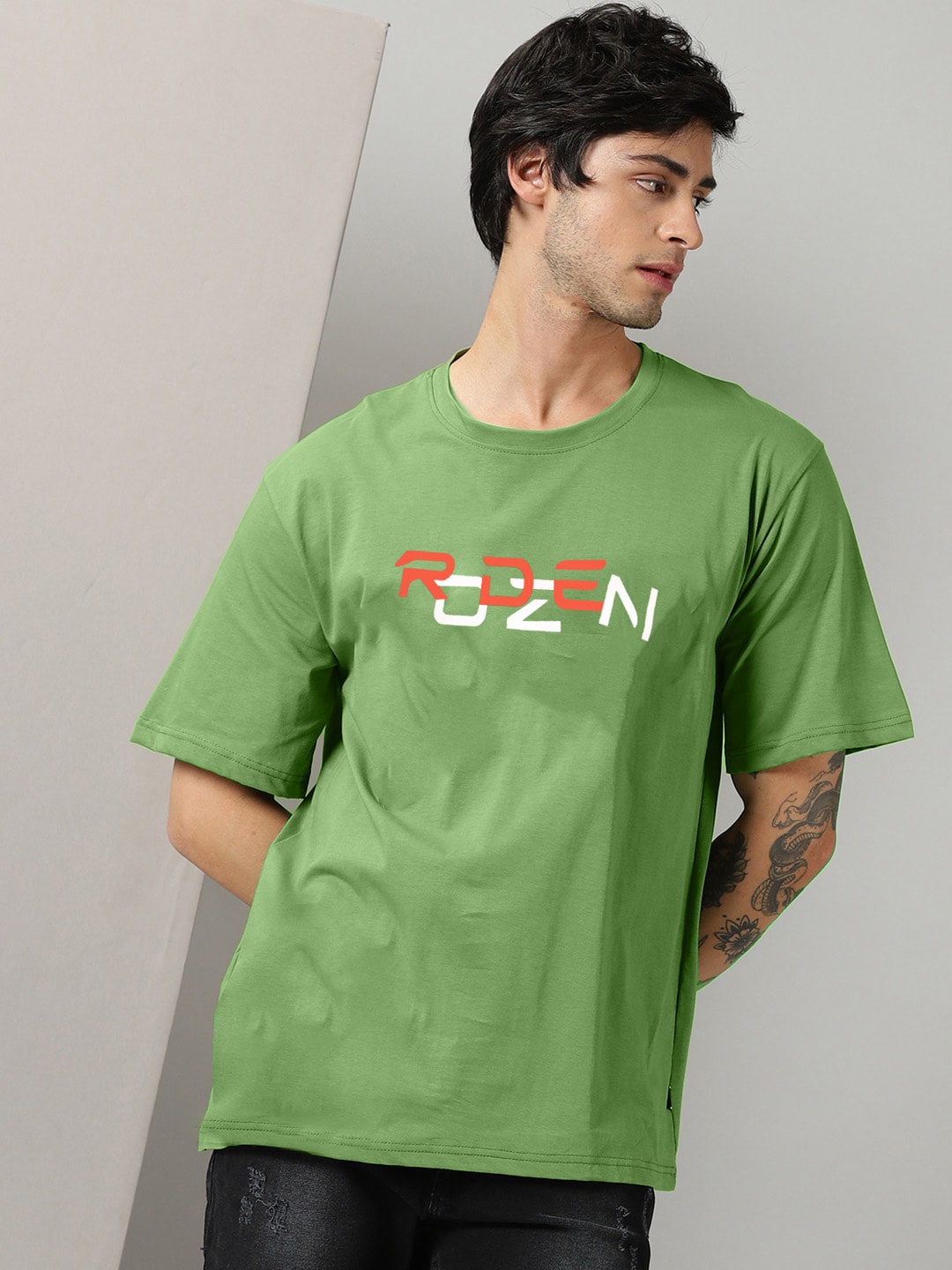 

Rodzen Typography Printed Pure Cotton T-shirt, Green