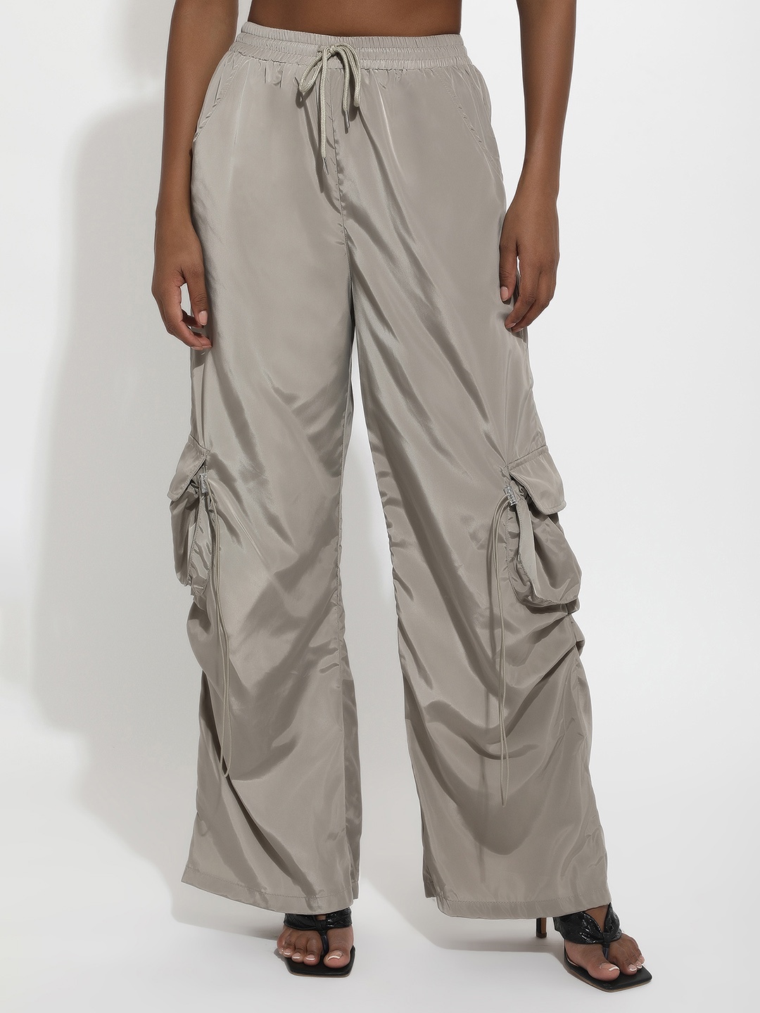 

LULU & SKY Women Low-Rise Plain Regular Trousers, Off white