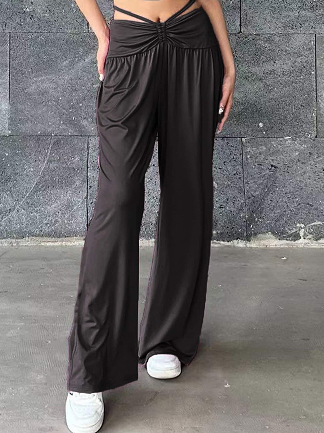 

LULU & SKY Women Mid-Rise Wide Straight Fit Parallel Trousers, Black