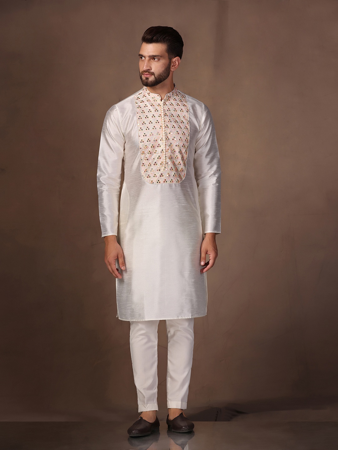 

KISAH Men Mirror Work Embroidered Regular Fit Abstract Print Kurta Trouser Set, Silver