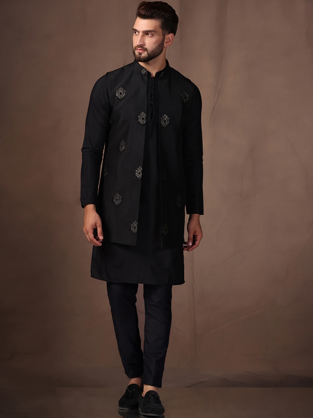 

KISAH Mandarin Collar Kurta with Trousers & Jacquard Nehru Jacket Set, Black