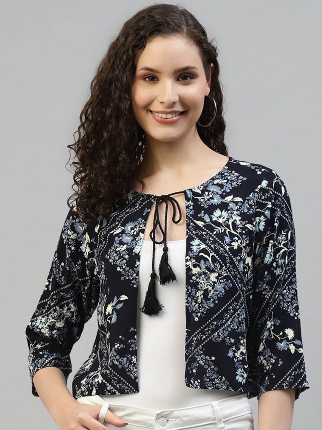 

DEEBACO Women Black & White Printed Crop Tie-Up Shrug