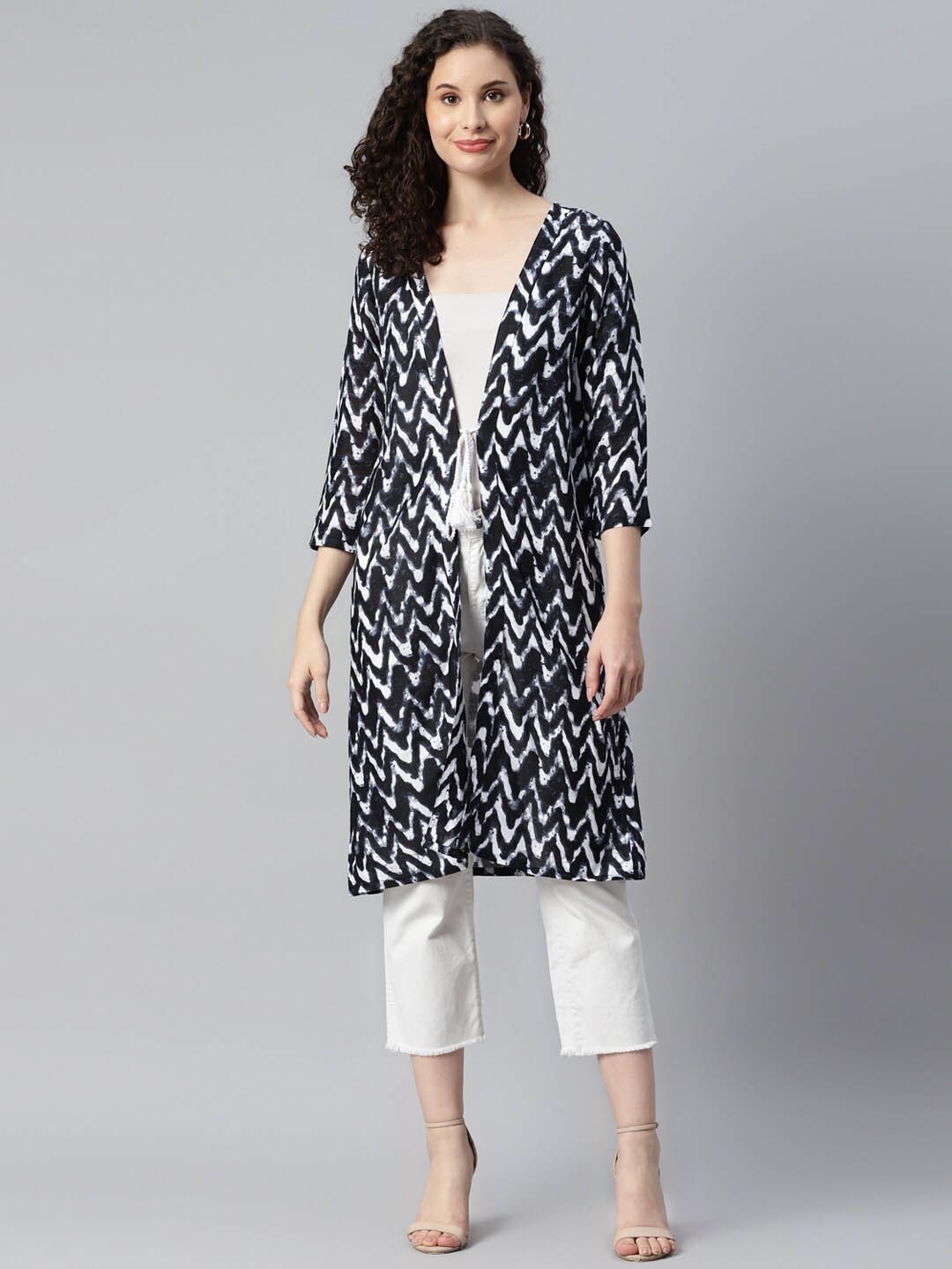 

DEEBACO Women Grey & White Printed Longline Tie-Up Shrug