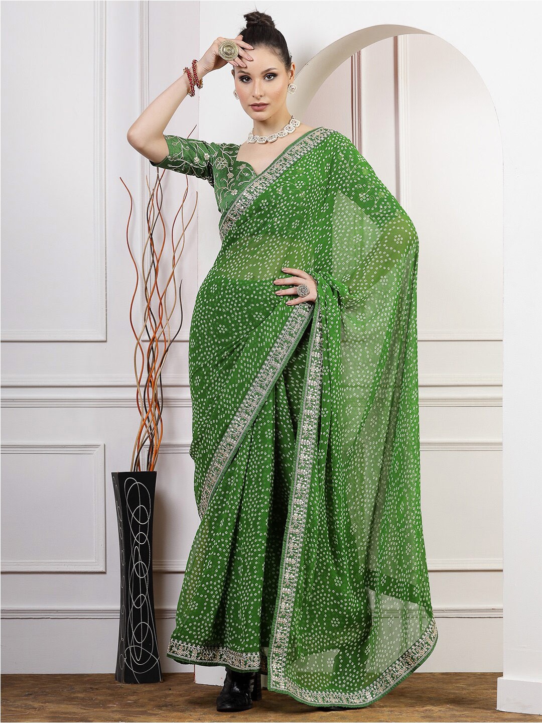 

Satrani Green & White Bandhani Poly Georgette Saree