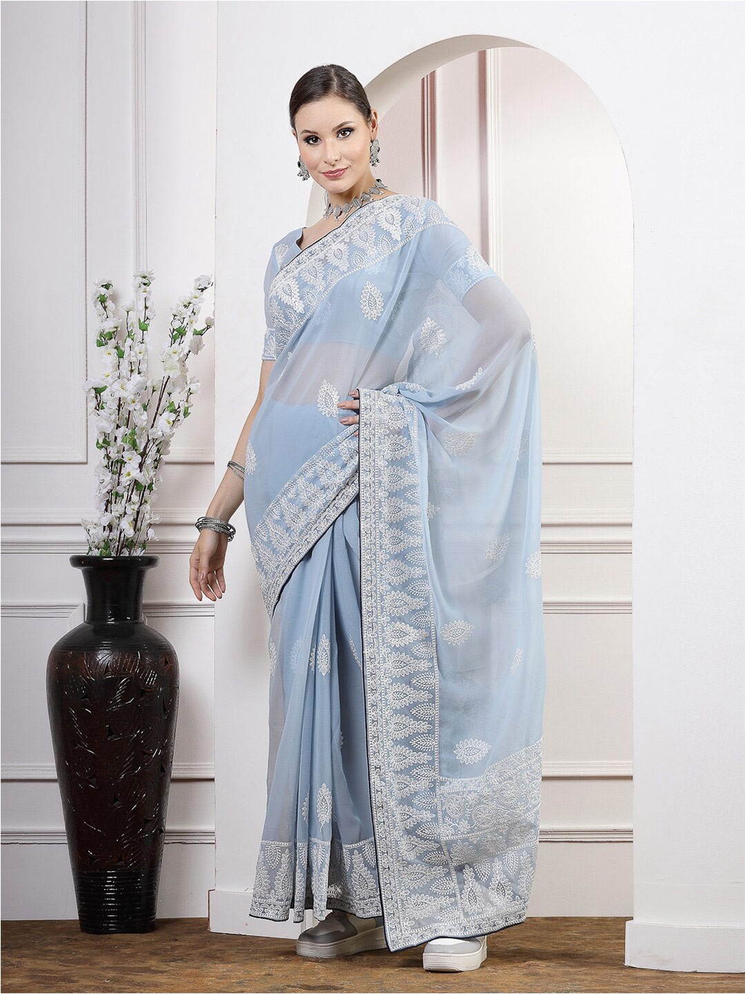 

Satrani Turquoise Blue & White Floral Patchwork Poly Georgette Bandhani Saree