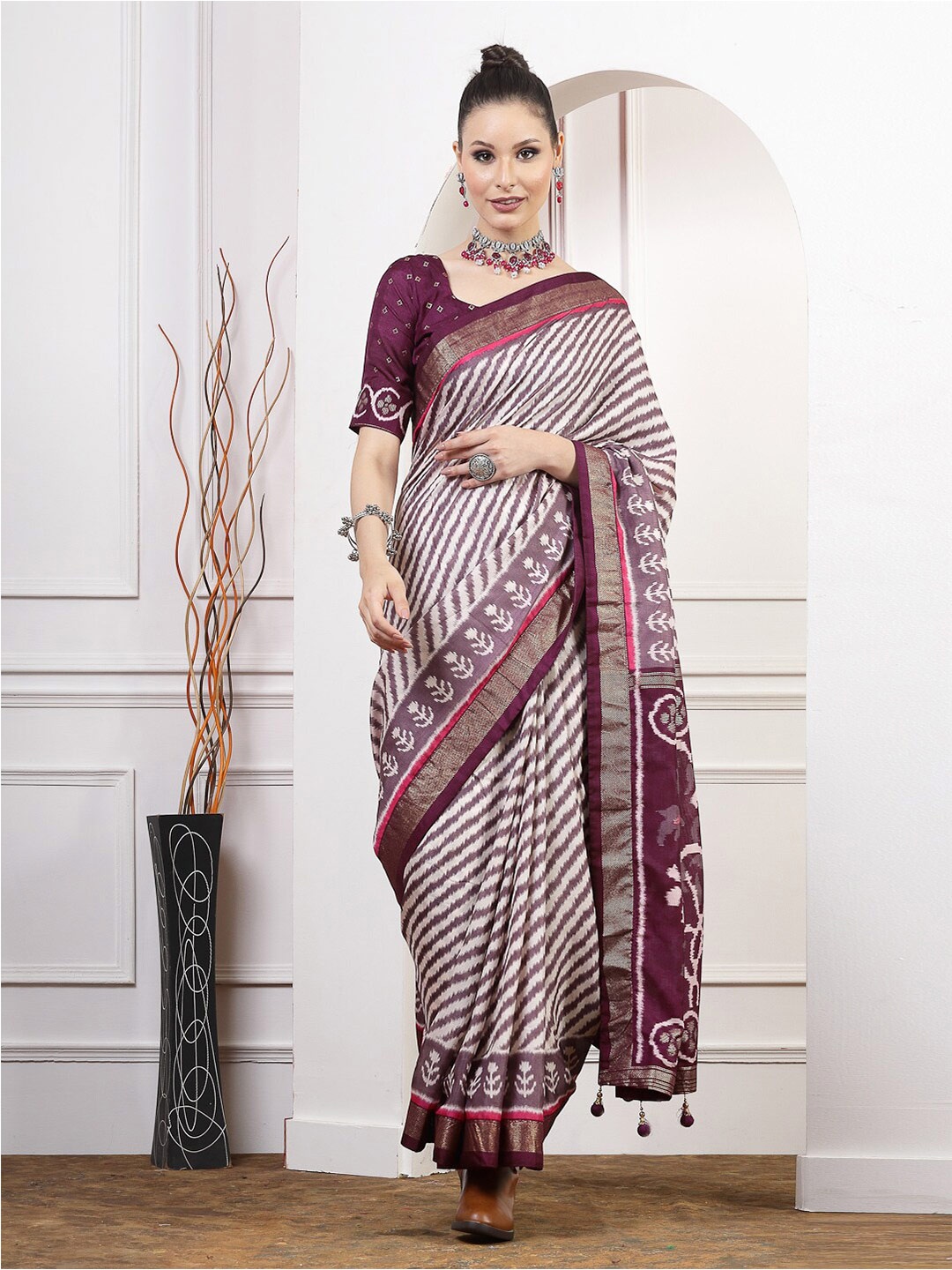

Satrani Lavender & White Leheriya Silk Blend Leheriya Saree