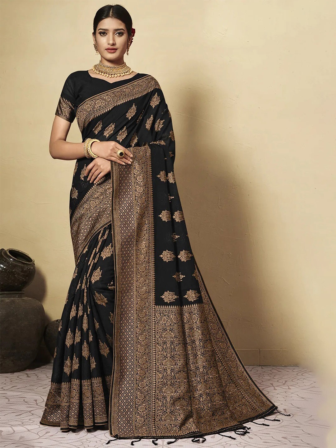 

GAJARAI Black & Gold-Toned Ethnic Motifs Zari Chanderi Saree