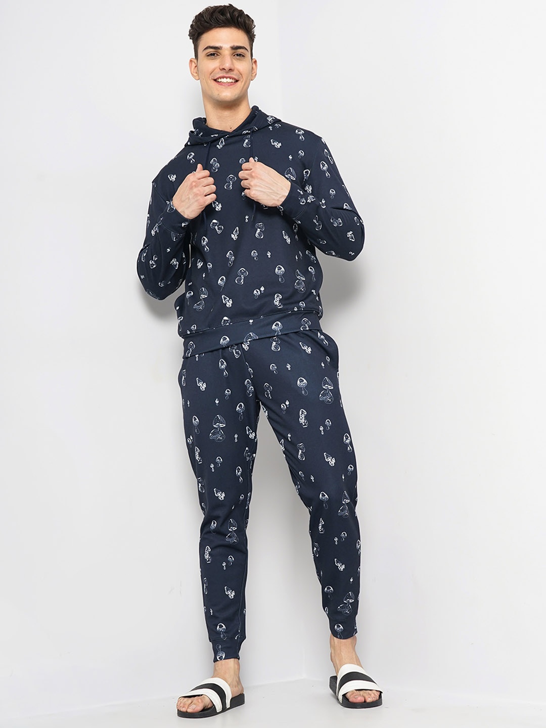 

The Indian Garage Co Printed Sweatshirt With Joggers, Navy blue
