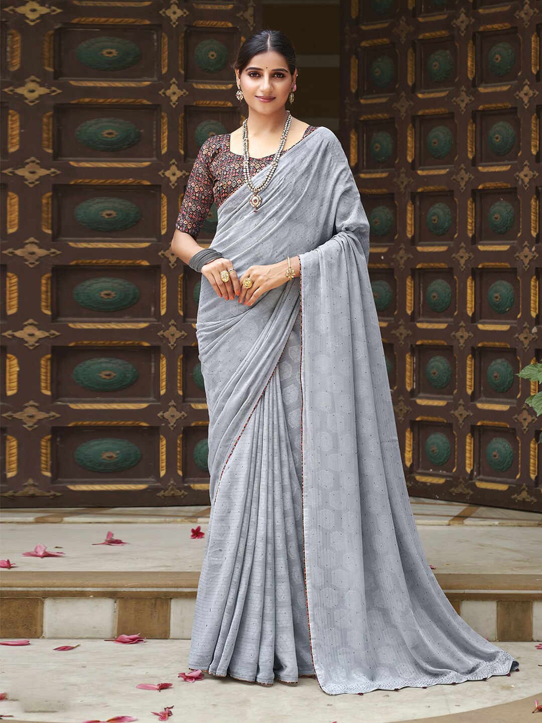 

Satrani Grey & Pink Embellished Beads and Stones Poly Georgette Saree