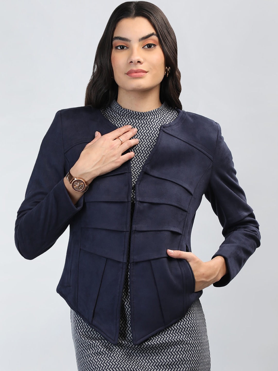 

CHKOKKO Front Open Woollen Crop Overcoat, Navy blue