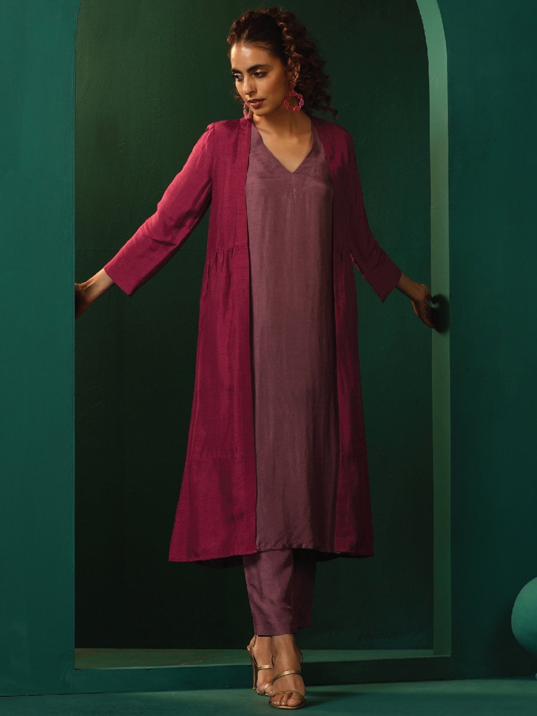 

trueBrowns V-Neck Straight Kurta & Trousers With Jacket, Maroon