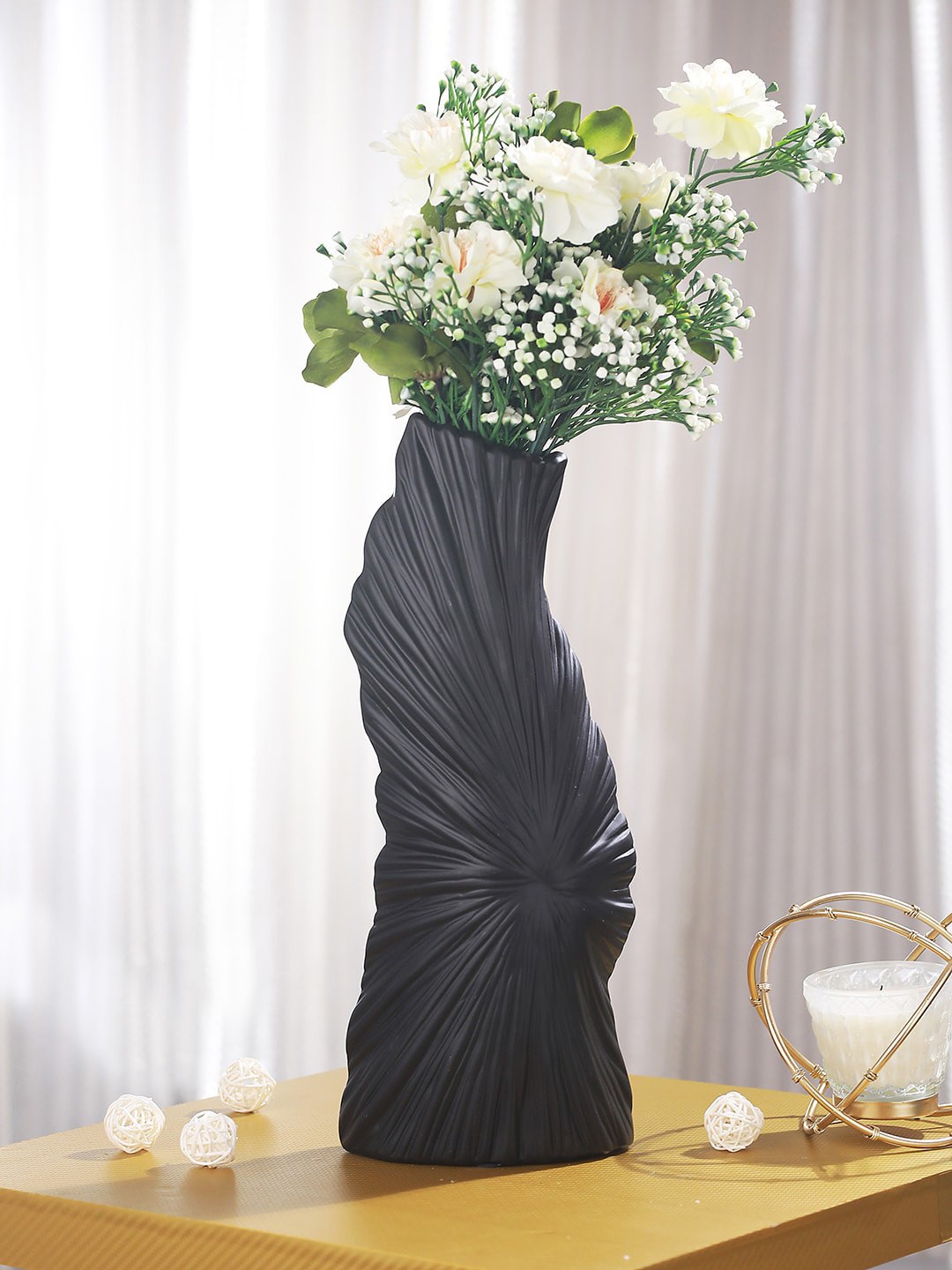 

TIED RIBBONS Black Ceramic Vases