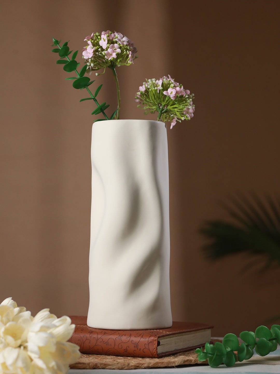 

TIED RIBBONS White Ceramic Flower Vase