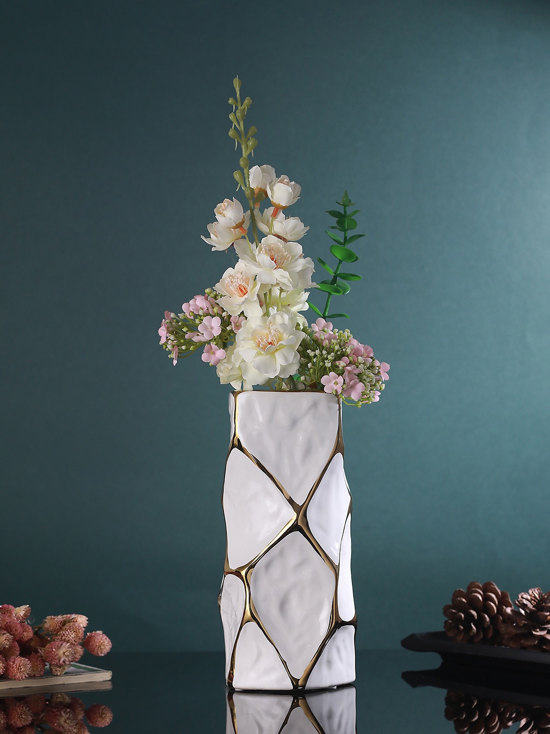 

TIED RIBBONS White & Brown Textured Ceramic Vases