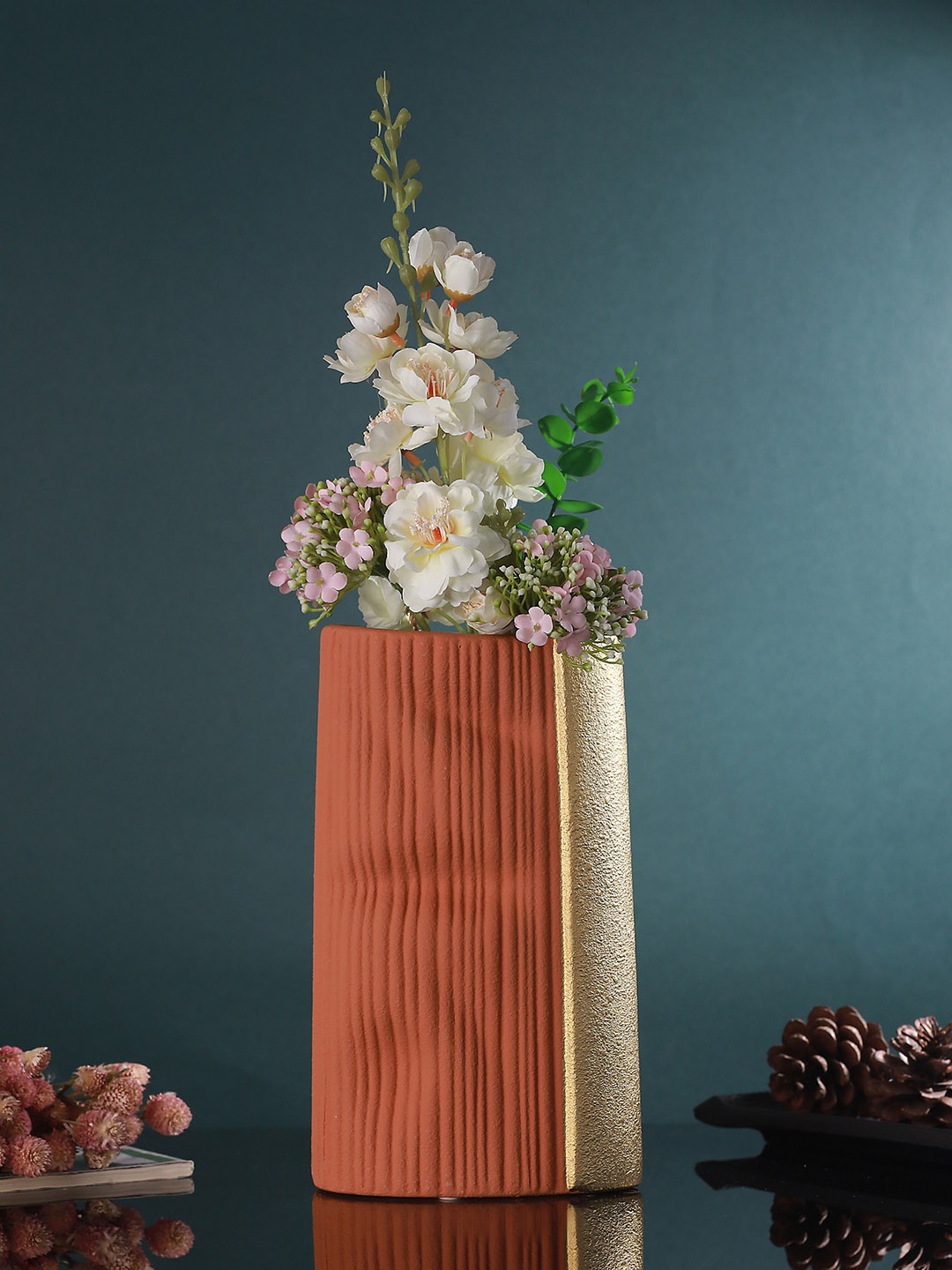

TIED RIBBONS Rust-Colored Textured Ceramic Vases