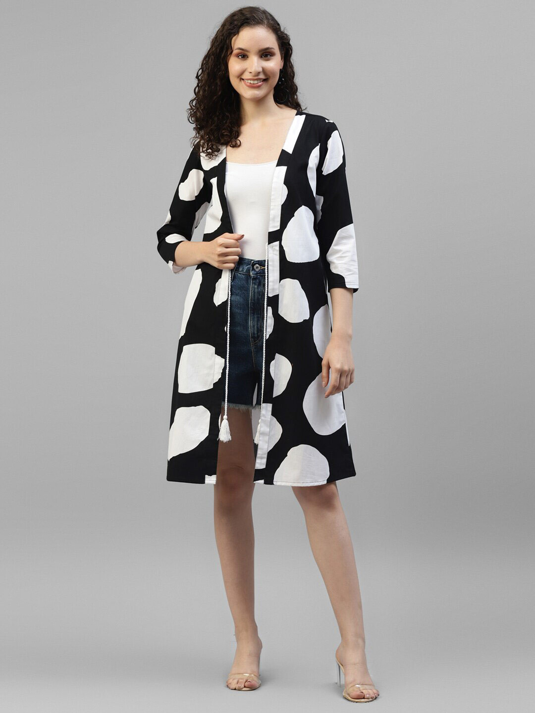 

DEEBACO Women Black & White Printed Longline Tie-Up Shrug