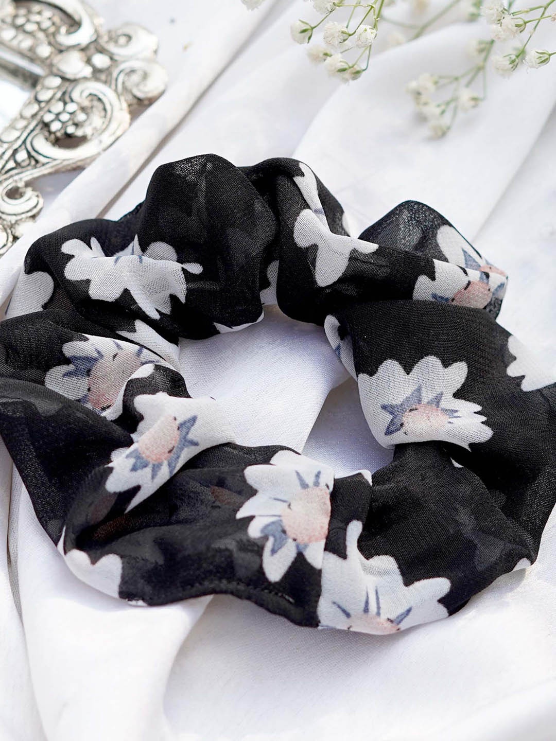 

JOKER & WITCH Women Black & White Ponytail Holders