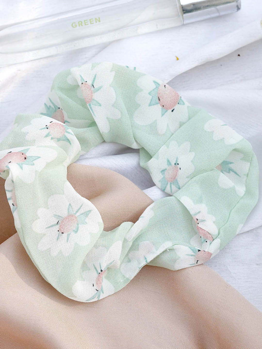 

JOKER & WITCH Women Green & White Ponytail Holders