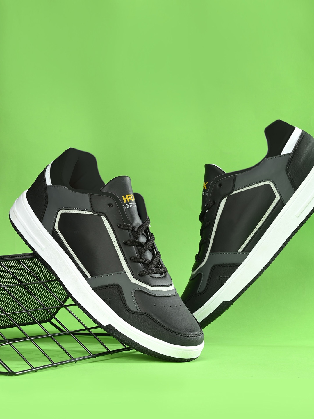 

HRX by Hrithik Roshan Men Gamescape Lightweight Sneakers, Black