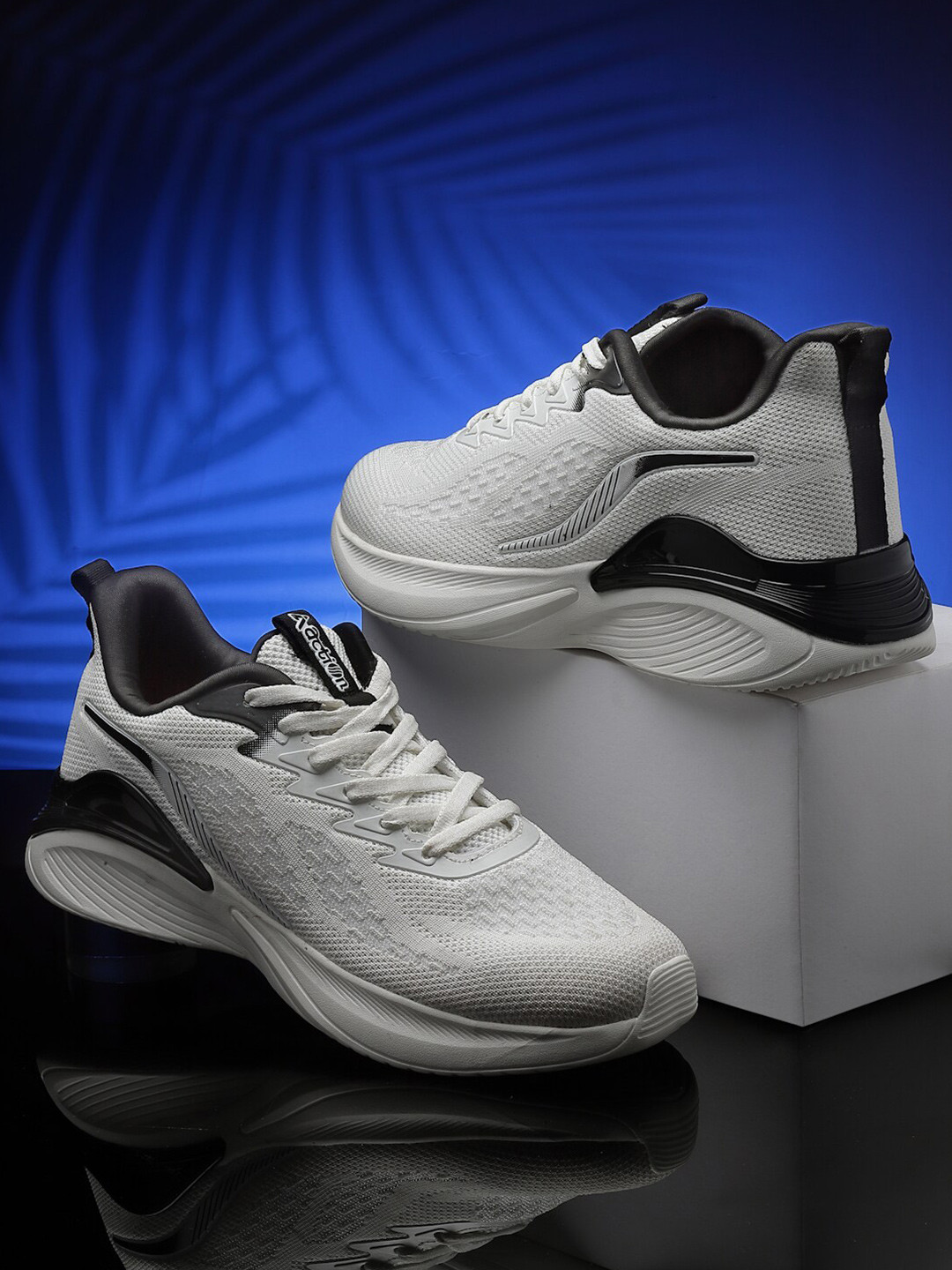 

Action Men BULLET-104 Lightweight Running Shoes, White
