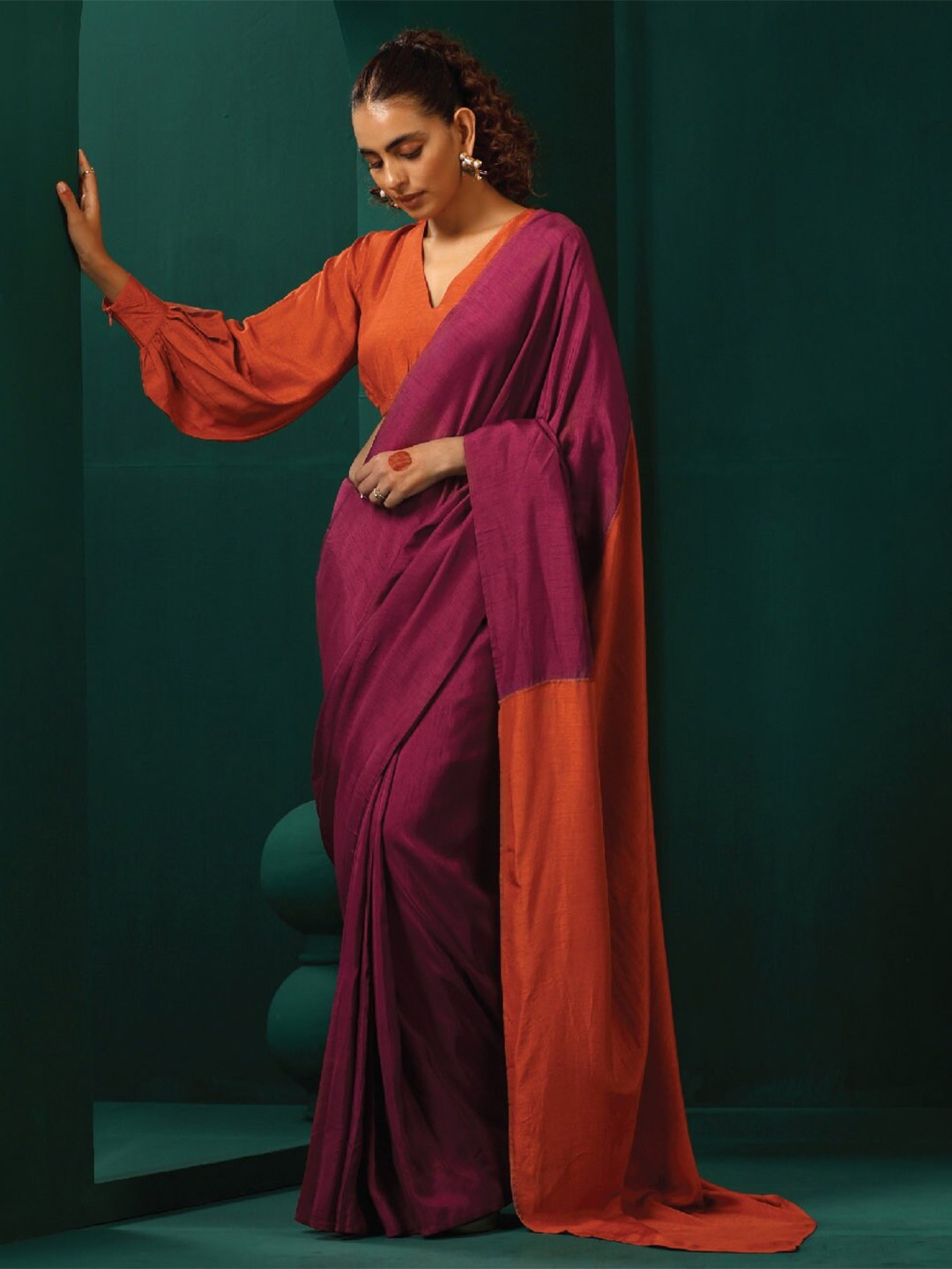 

trueBrowns Colourblocked Silk Blend Ready to Wear Saree, Maroon