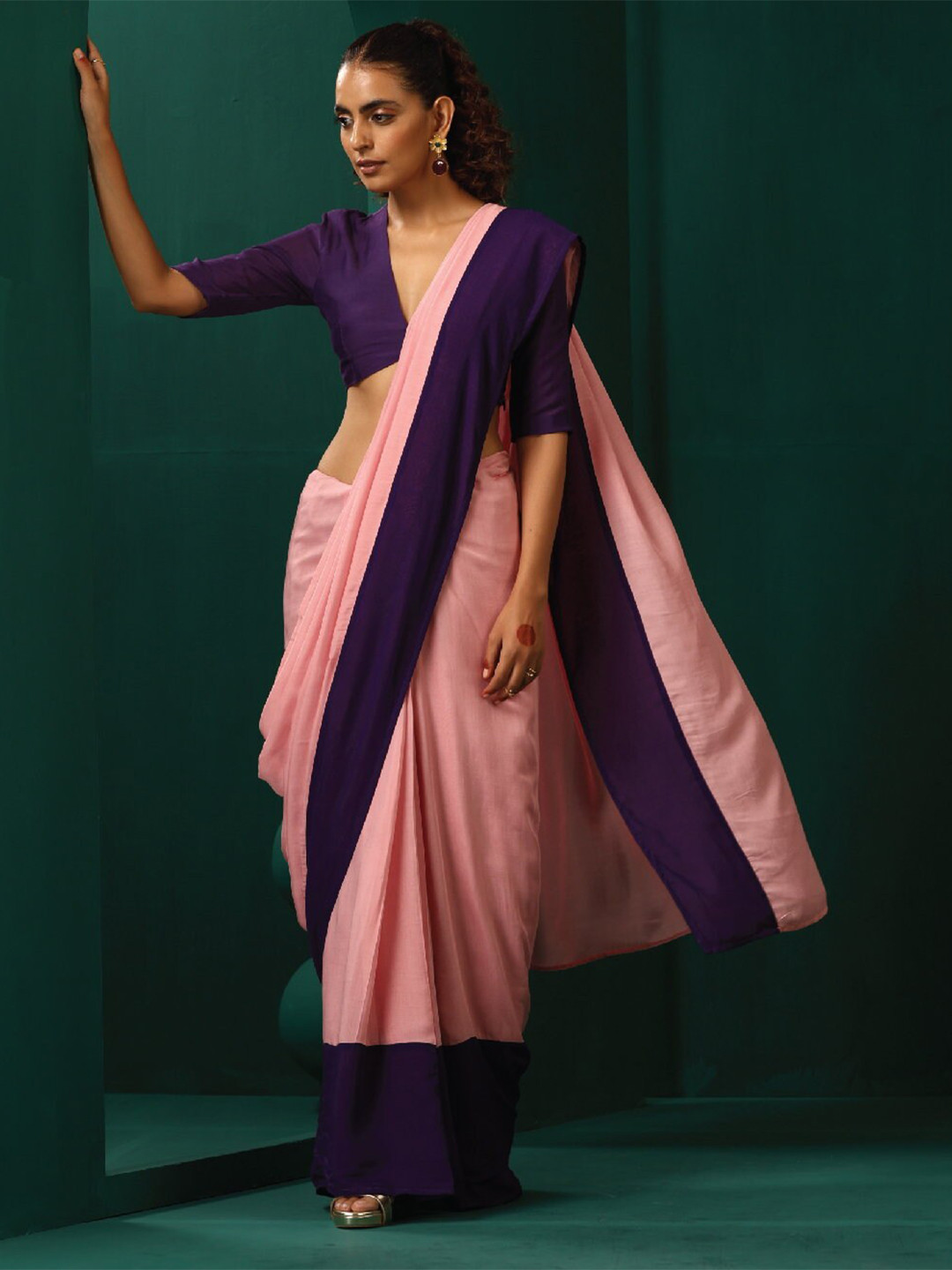 

trueBrowns Colourblocked Silk Cotton Ready to Wear Saree, Pink