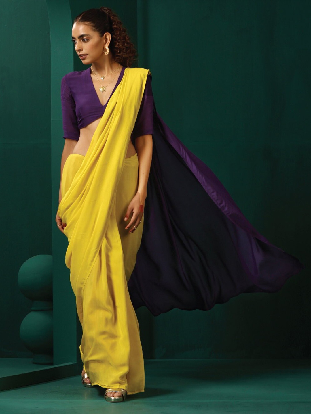 

trueBrowns Colourblocked Silk Cotton Ready to Wear Saree, Yellow