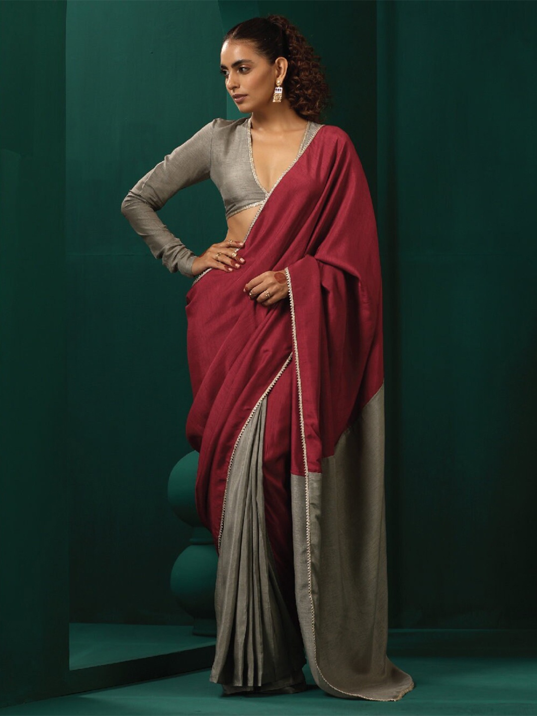 

trueBrowns Colourblocked Ready to Wear Saree, Maroon