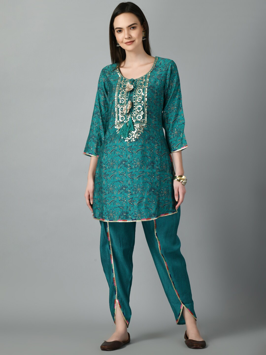 

MEESAN Floral Printed & Sequinned Kurta & Dhoti Pants, Green